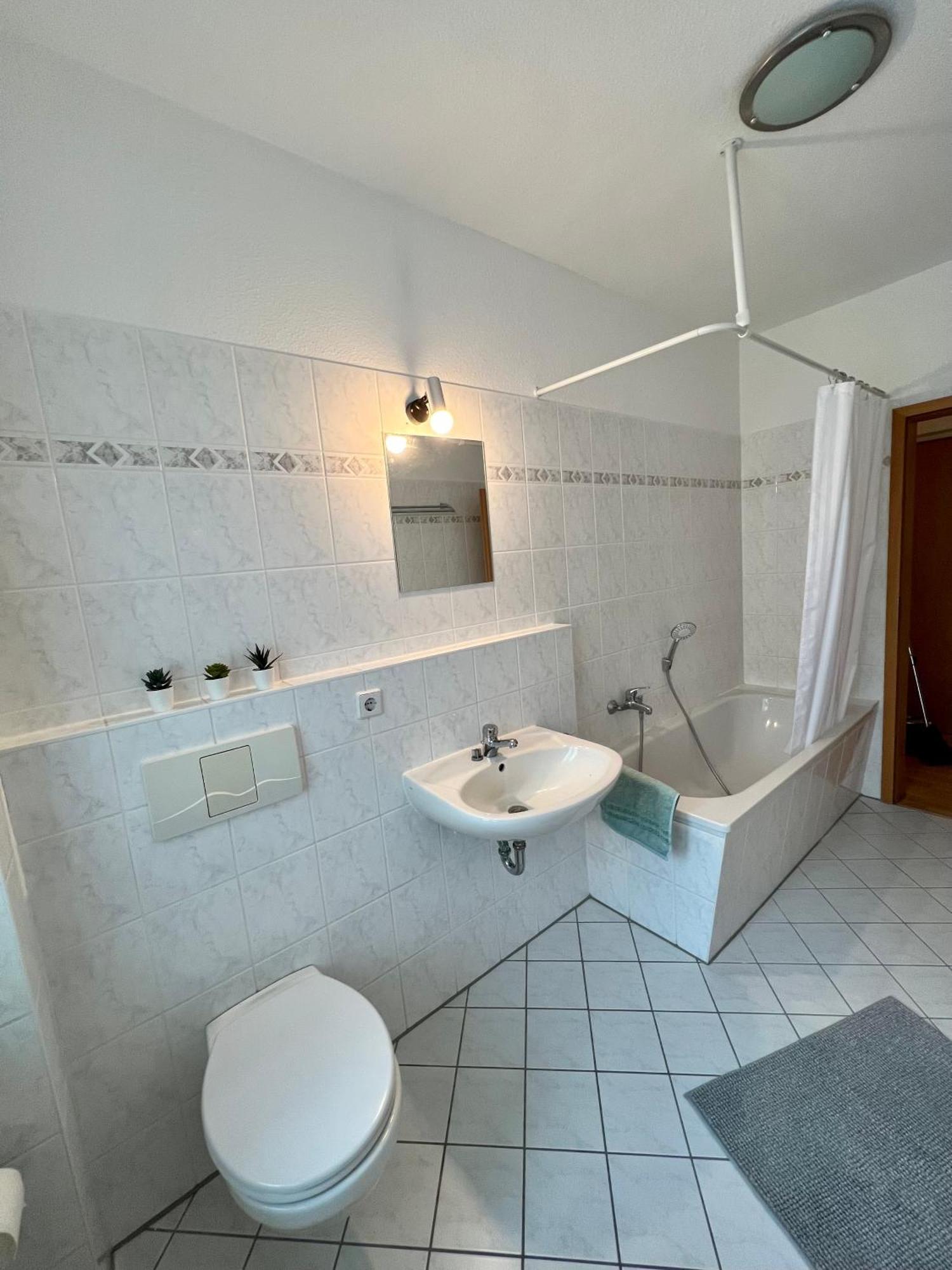 Vollausgestattet, Grosszuegig & Zentral Fuer Bis Zu 4 Apartment Magdeburg Luaran gambar